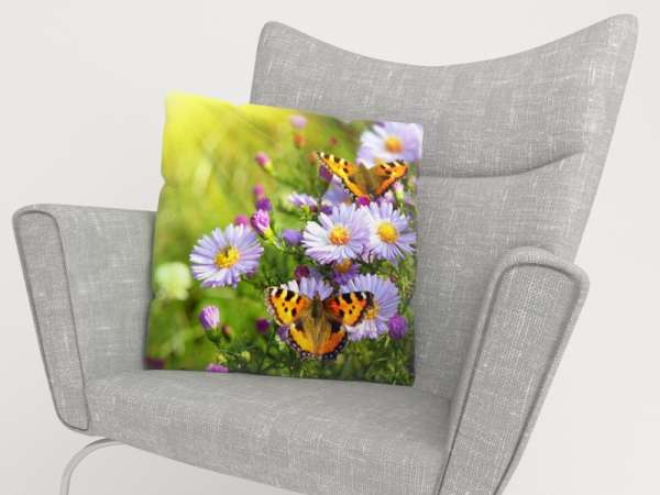 Housse de coussin : PAPILLONS DANS LE CHAMP DE CAMOMILLE